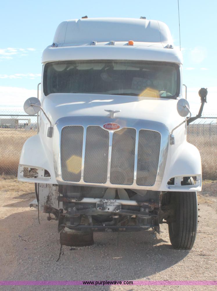 image for item C3638 2001 Peterbilt 387 semi truck