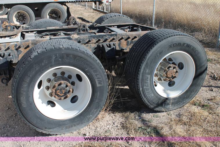 image for item C3638 2001 Peterbilt 387 semi truck