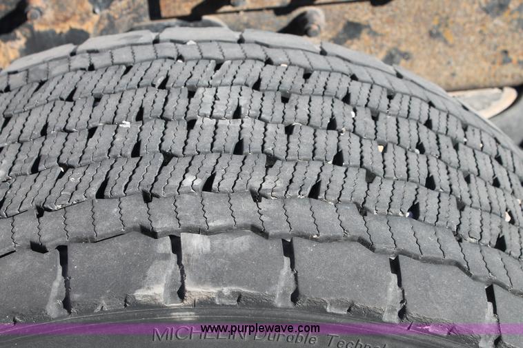 image for item C3638 2001 Peterbilt 387 semi truck