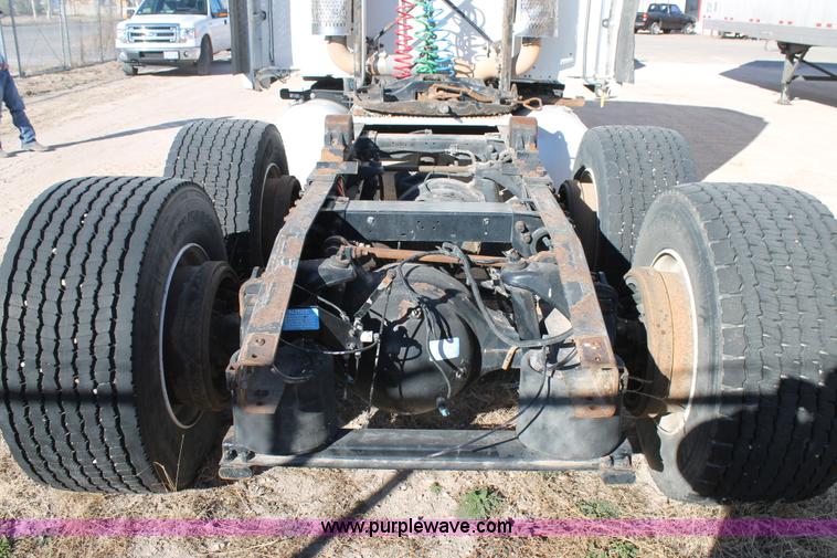 image for item C3638 2001 Peterbilt 387 semi truck