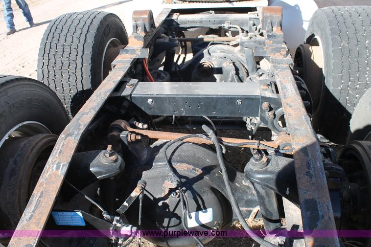 image for item C3638 2001 Peterbilt 387 semi truck