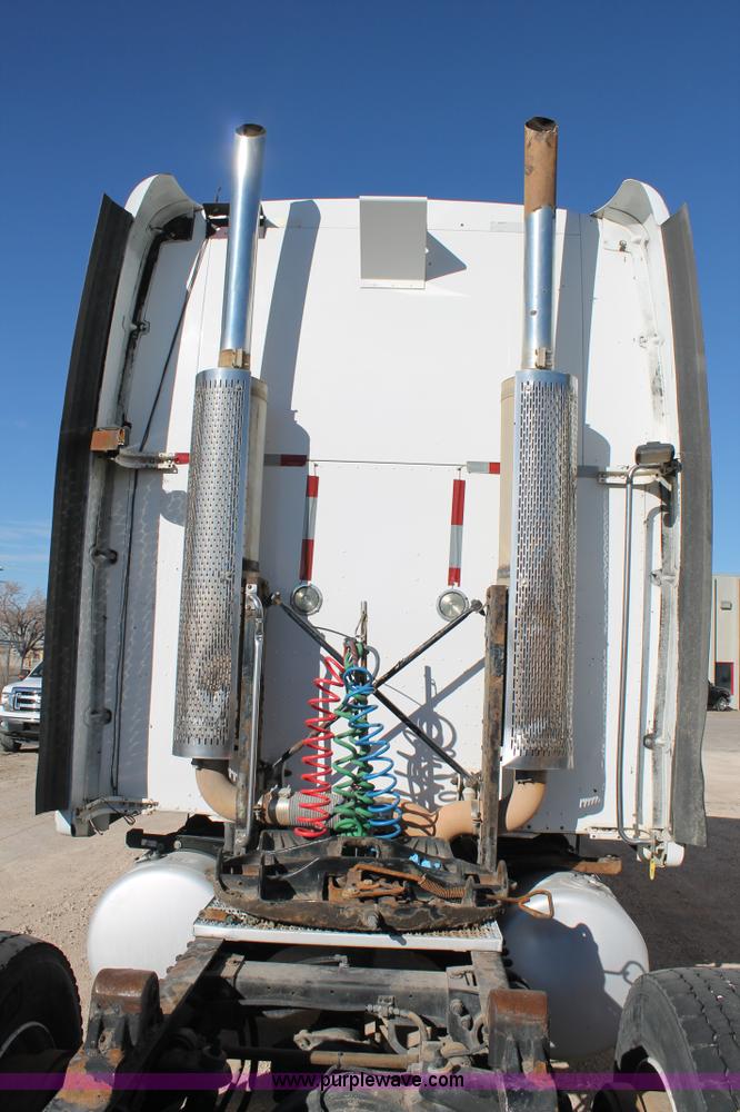 image for item C3638 2001 Peterbilt 387 semi truck