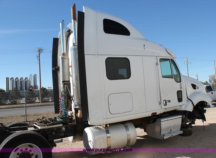 image for item C3638 2001 Peterbilt 387 semi truck