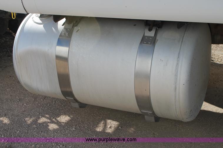 image for item C3638 2001 Peterbilt 387 semi truck