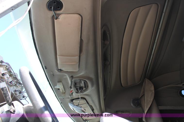 image for item C3638 2001 Peterbilt 387 semi truck