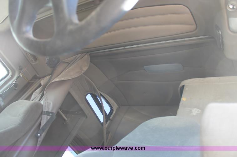 image for item C3638 2001 Peterbilt 387 semi truck