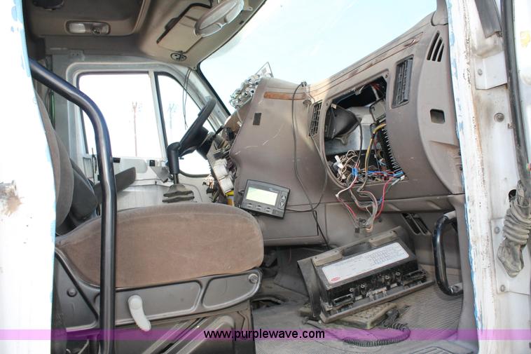 image for item C3638 2001 Peterbilt 387 semi truck