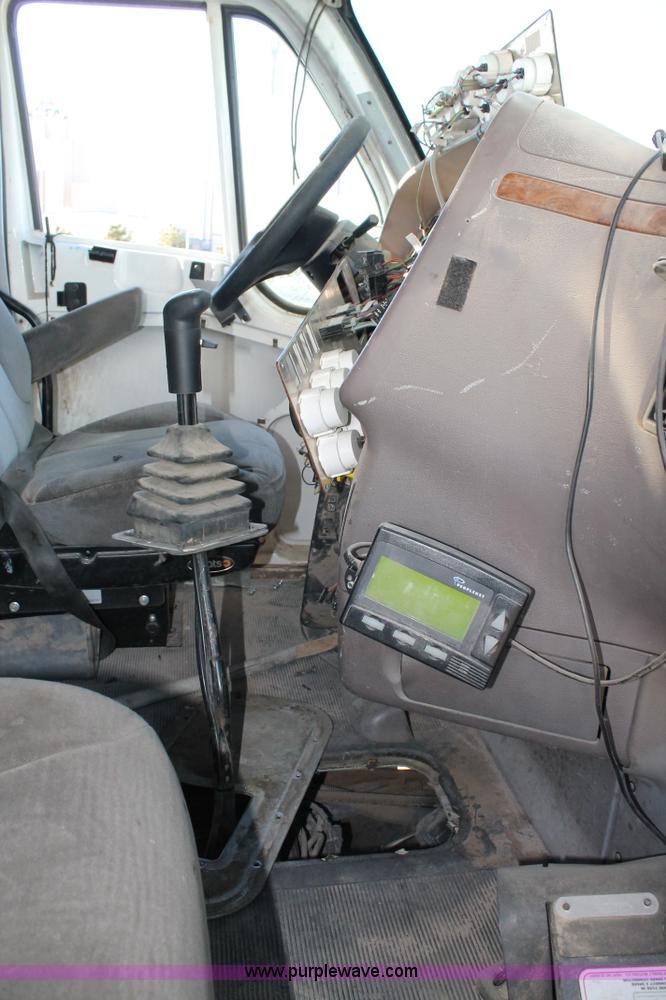 image for item C3638 2001 Peterbilt 387 semi truck