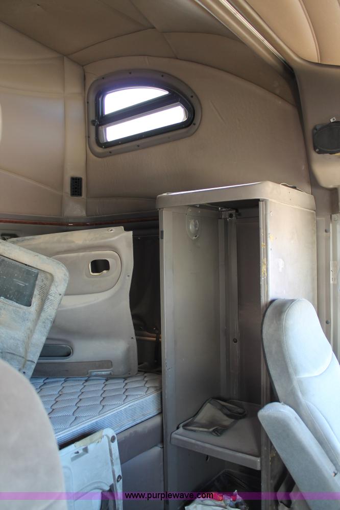 image for item C3638 2001 Peterbilt 387 semi truck