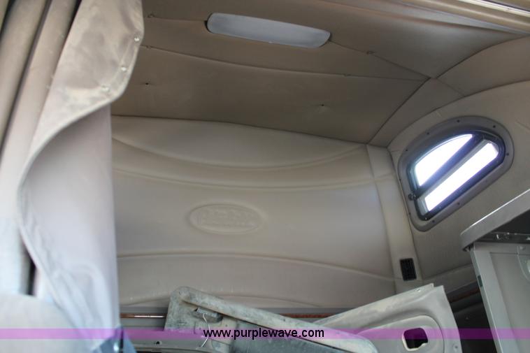 image for item C3638 2001 Peterbilt 387 semi truck