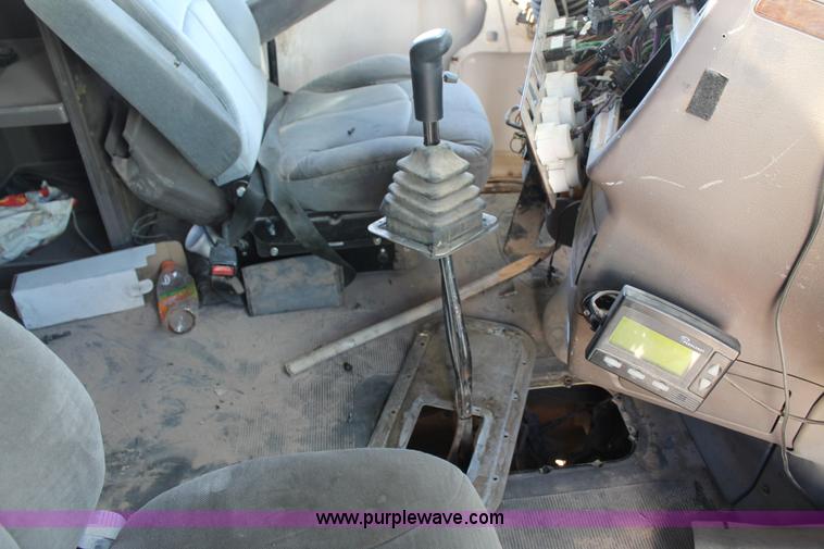 image for item C3638 2001 Peterbilt 387 semi truck