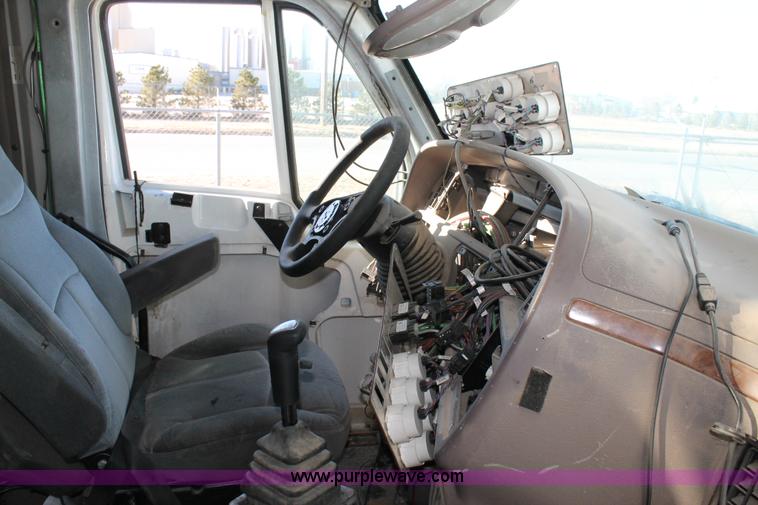 image for item C3638 2001 Peterbilt 387 semi truck