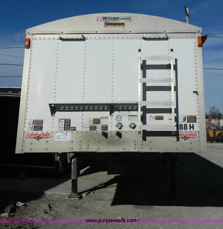 image for item D6078 2006 Wilson Pace Setter grain trailer