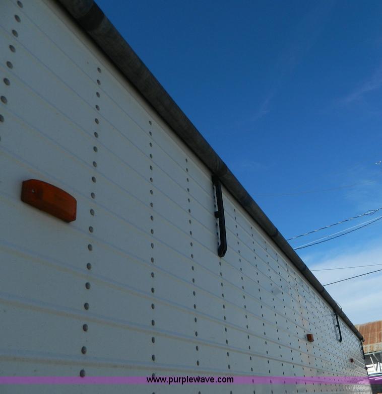 image for item D6078 2006 Wilson Pace Setter grain trailer