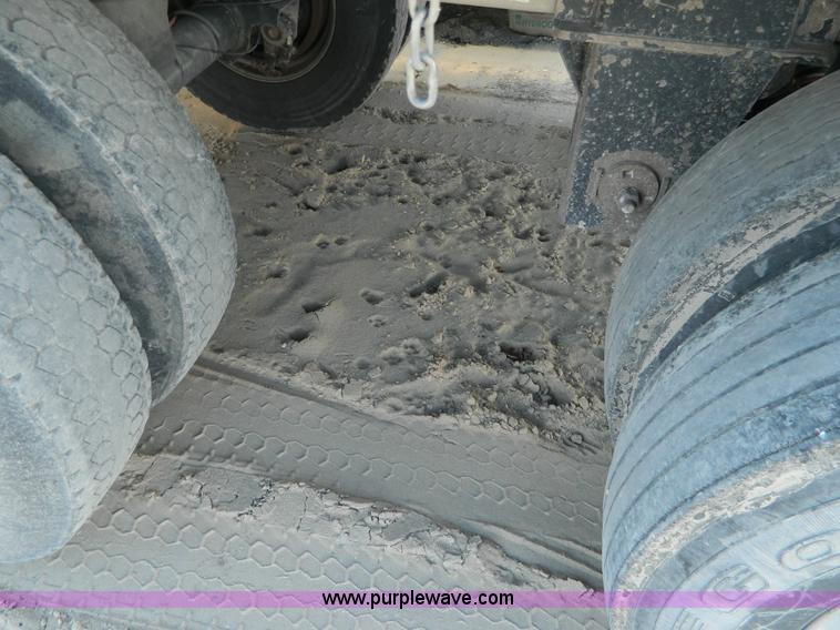 image for item D6078 2006 Wilson Pace Setter grain trailer