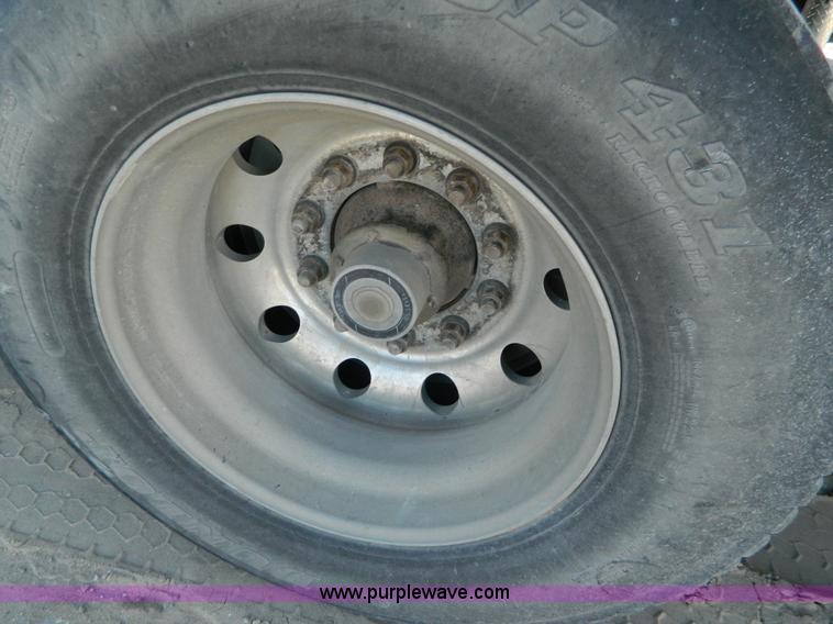 image for item D6078 2006 Wilson Pace Setter grain trailer