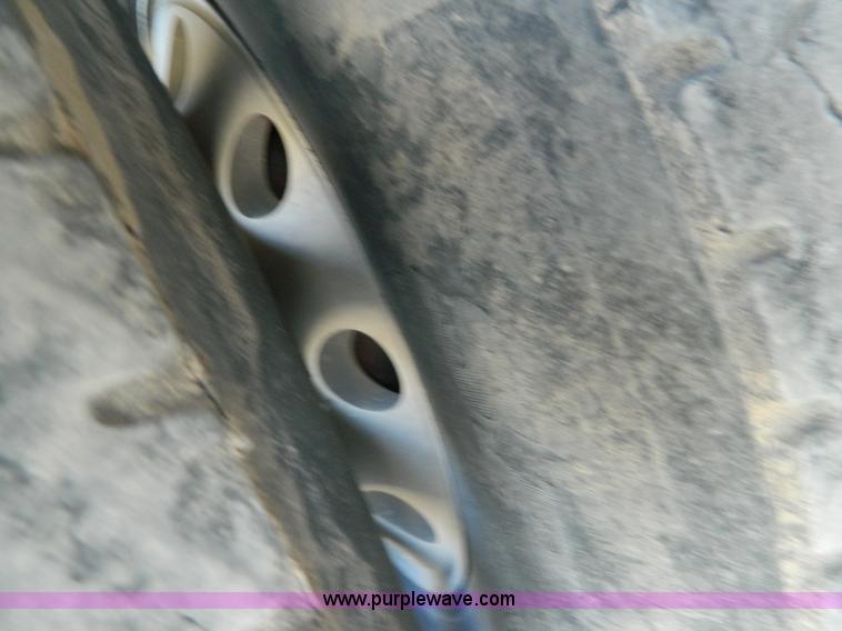 image for item D6078 2006 Wilson Pace Setter grain trailer