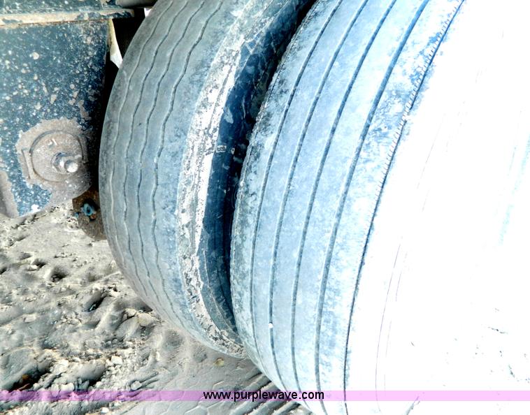 image for item D6078 2006 Wilson Pace Setter grain trailer