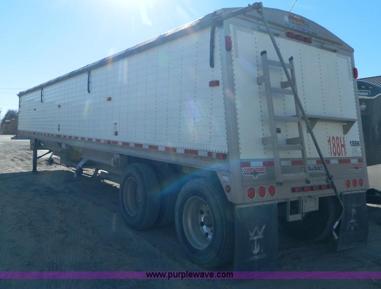 image for item D6078 2006 Wilson Pace Setter grain trailer