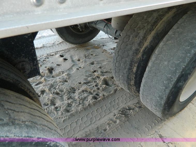 image for item D6078 2006 Wilson Pace Setter grain trailer