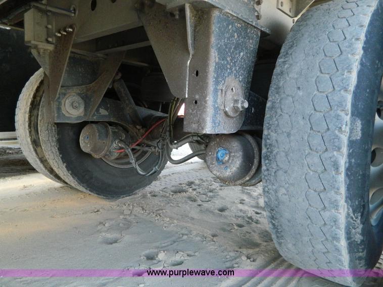 image for item D6078 2006 Wilson Pace Setter grain trailer