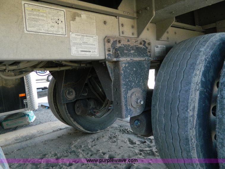 image for item D6078 2006 Wilson Pace Setter grain trailer