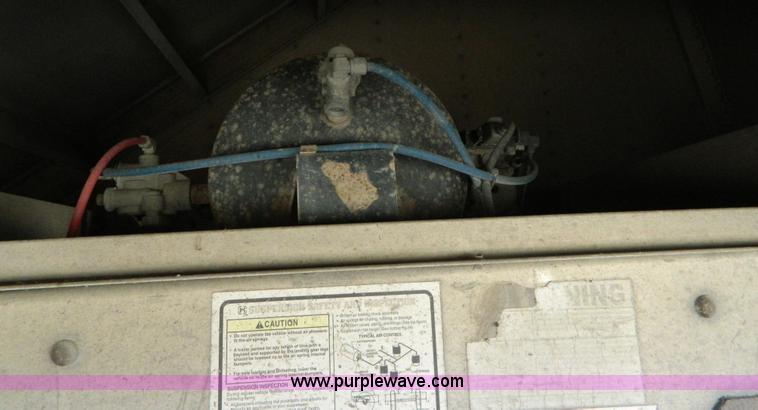 image for item D6078 2006 Wilson Pace Setter grain trailer