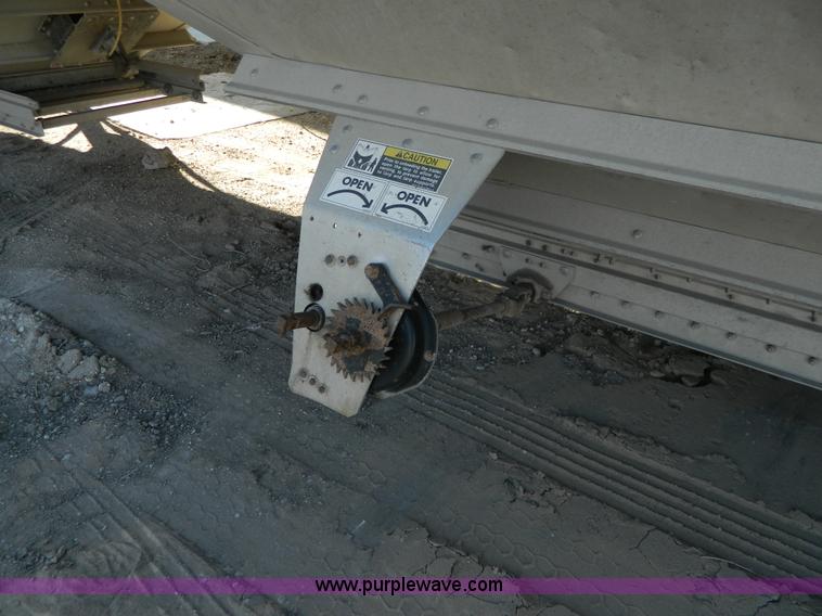 image for item D6078 2006 Wilson Pace Setter grain trailer