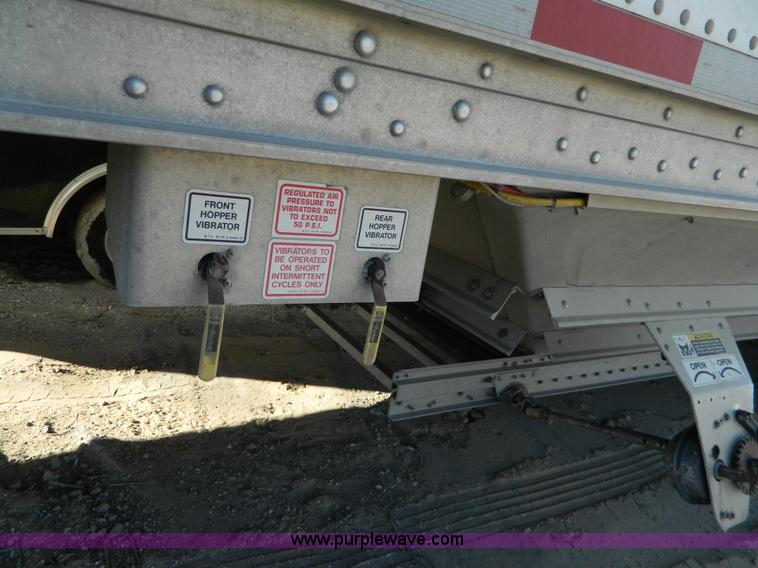 image for item D6078 2006 Wilson Pace Setter grain trailer