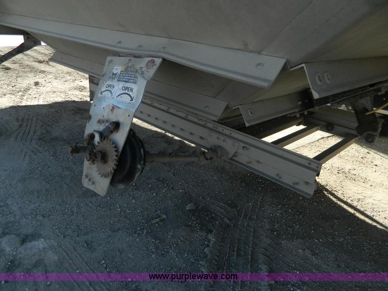 image for item D6078 2006 Wilson Pace Setter grain trailer