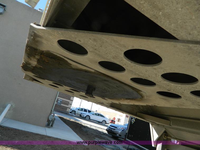 image for item D6078 2006 Wilson Pace Setter grain trailer