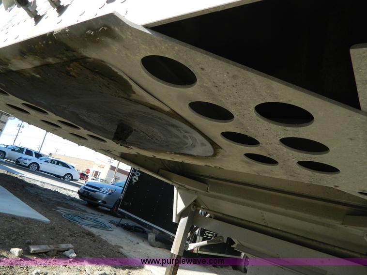 image for item D6078 2006 Wilson Pace Setter grain trailer