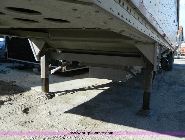 image for item D6078 2006 Wilson Pace Setter grain trailer