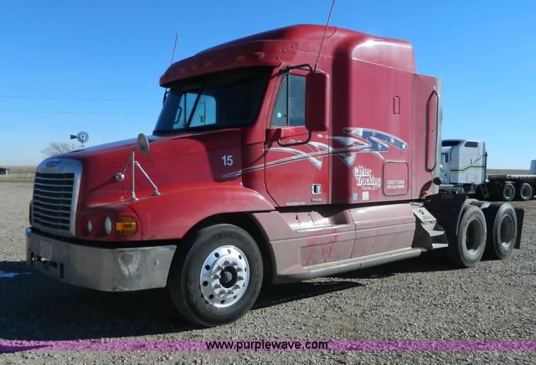 image for item D6083 2005 Freightliner Century Class ST120 semi truck
