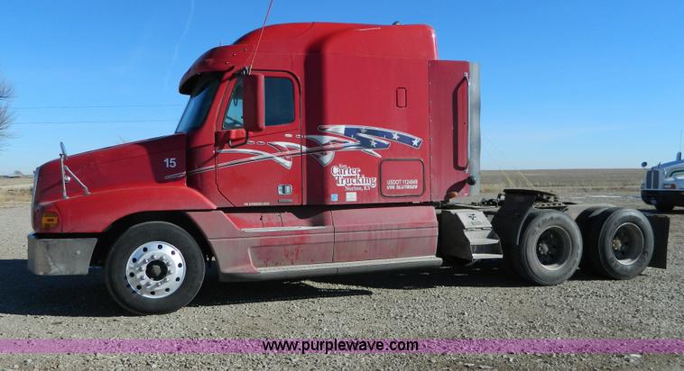 image for item D6083 2005 Freightliner Century Class ST120 semi truck