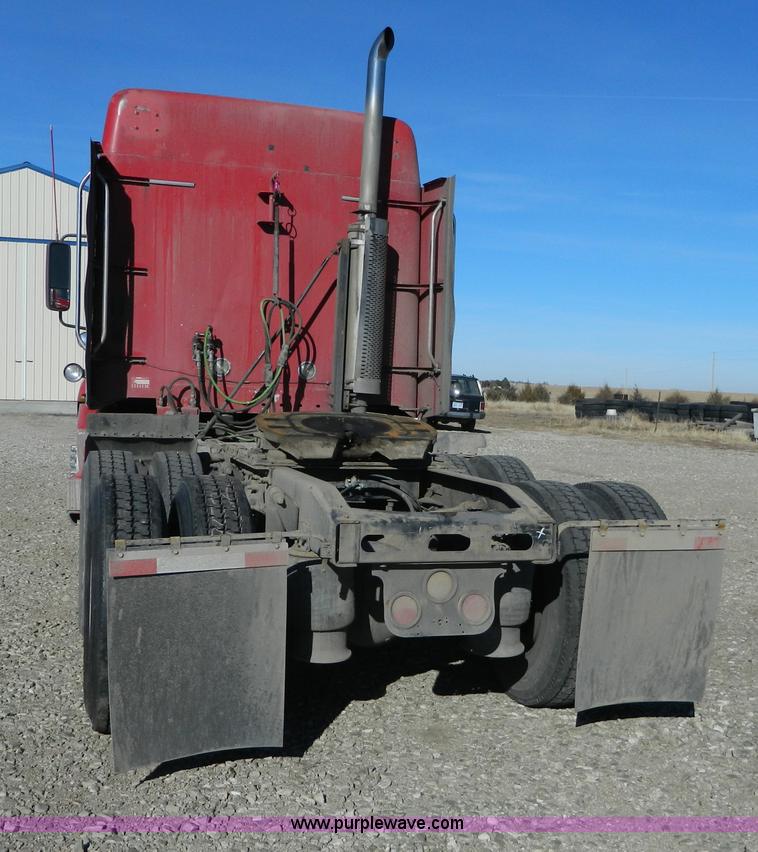 image for item D6083 2005 Freightliner Century Class ST120 semi truck