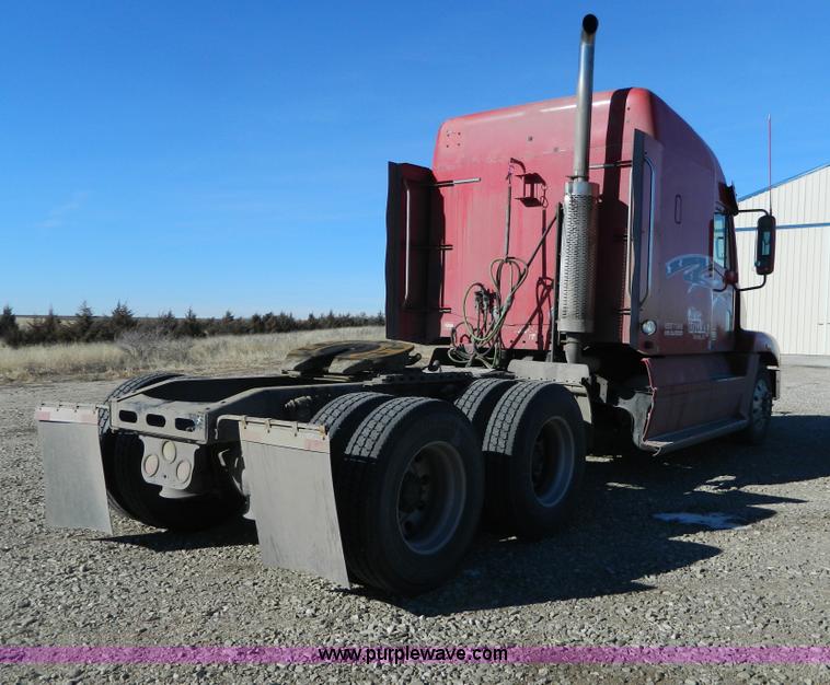 image for item D6083 2005 Freightliner Century Class ST120 semi truck