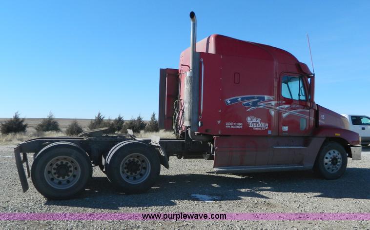 image for item D6083 2005 Freightliner Century Class ST120 semi truck