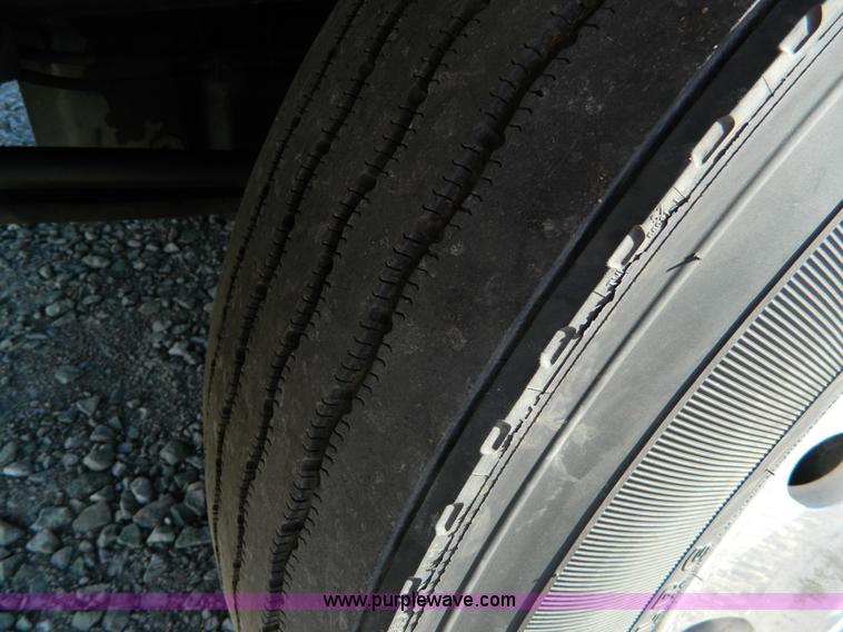 image for item D6083 2005 Freightliner Century Class ST120 semi truck