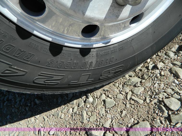 image for item D6083 2005 Freightliner Century Class ST120 semi truck