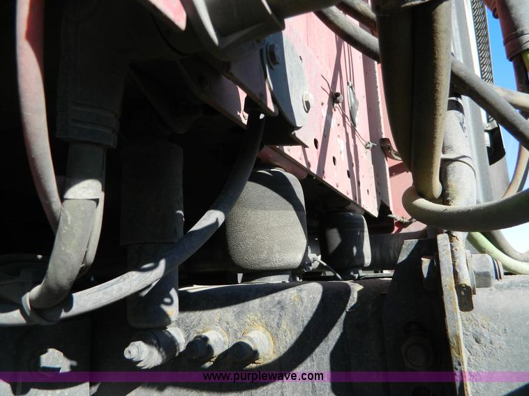 image for item D6083 2005 Freightliner Century Class ST120 semi truck