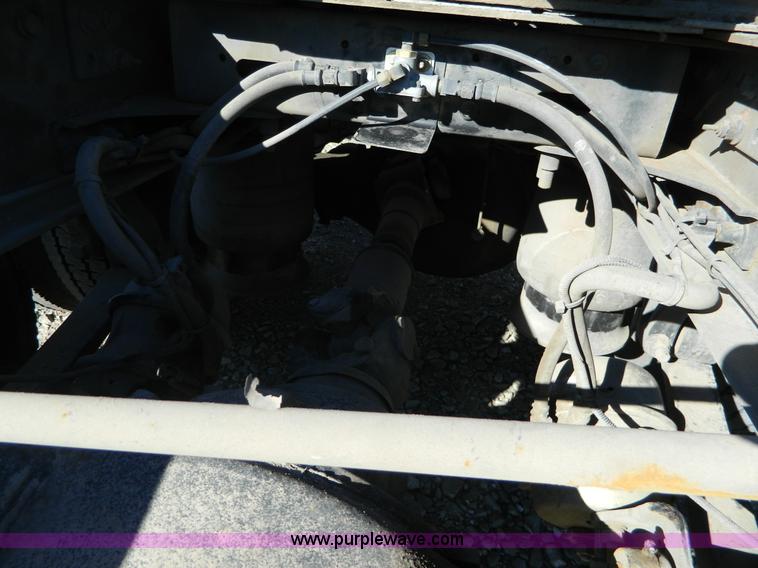 image for item D6083 2005 Freightliner Century Class ST120 semi truck