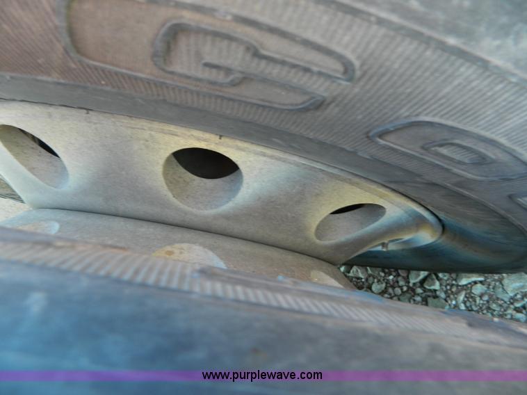 image for item D6083 2005 Freightliner Century Class ST120 semi truck