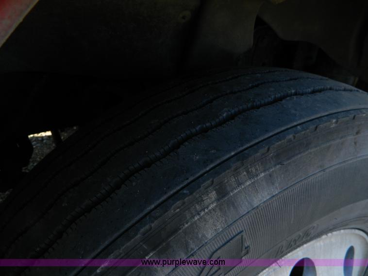 image for item D6083 2005 Freightliner Century Class ST120 semi truck