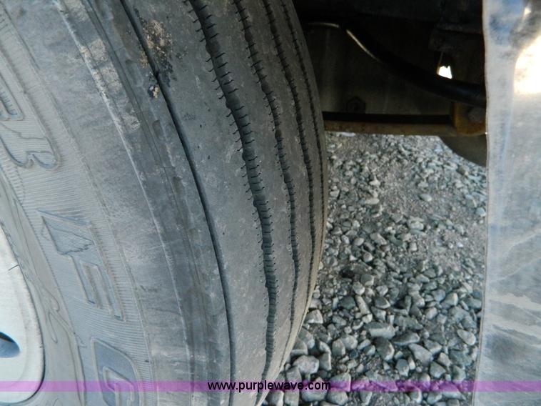 image for item D6083 2005 Freightliner Century Class ST120 semi truck