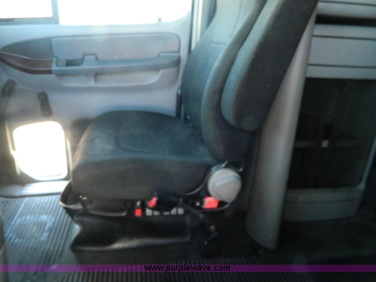 image for item D6083 2005 Freightliner Century Class ST120 semi truck