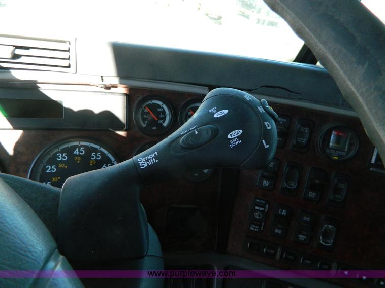 image for item D6083 2005 Freightliner Century Class ST120 semi truck