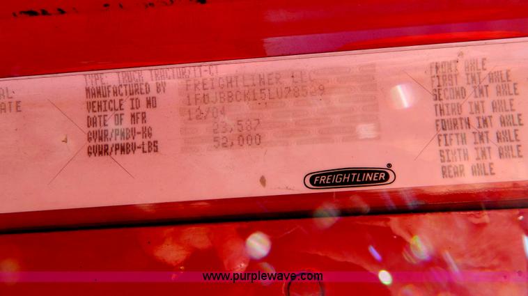 image for item D6083 2005 Freightliner Century Class ST120 semi truck