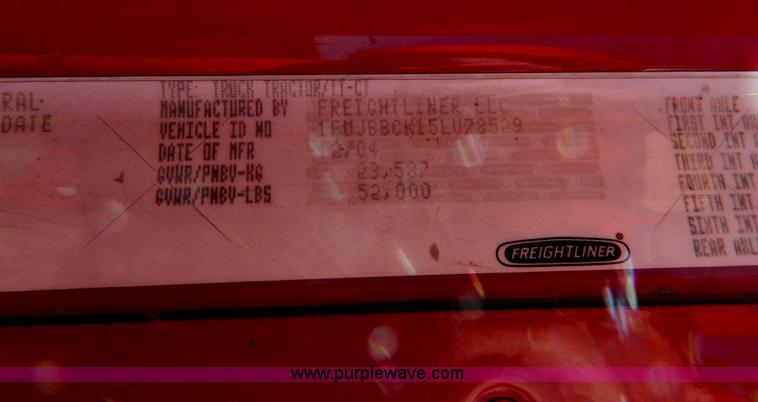 image for item D6083 2005 Freightliner Century Class ST120 semi truck