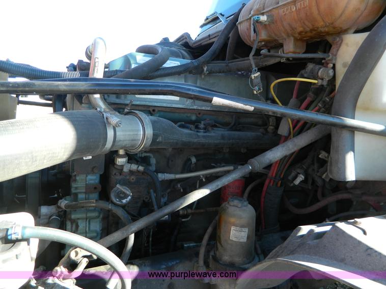 image for item D6083 2005 Freightliner Century Class ST120 semi truck